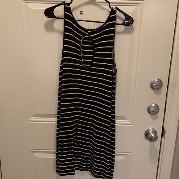 Large Black and white stripped casual dress - Picture 5 of 6